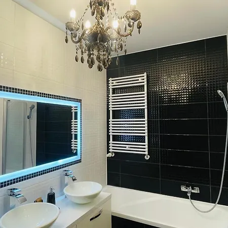 Millennium La Tour * ワルシャワ