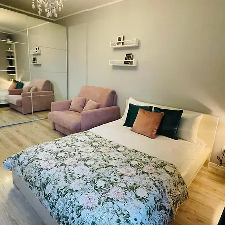 Millennium La Tour * ワルシャワ